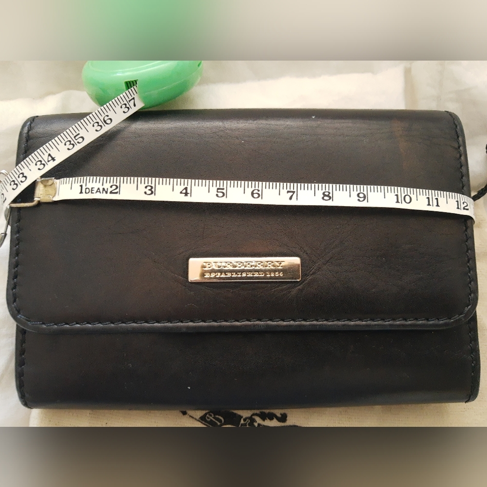 New-Authentic-Burberry LEATHER wallet w/ Signature Gold Tone Hardware-front snap - Picture 5 of 14
